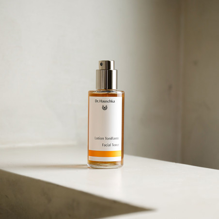 Compra el tónico facial del Dr. Hauschka - Farmacia Coliseum