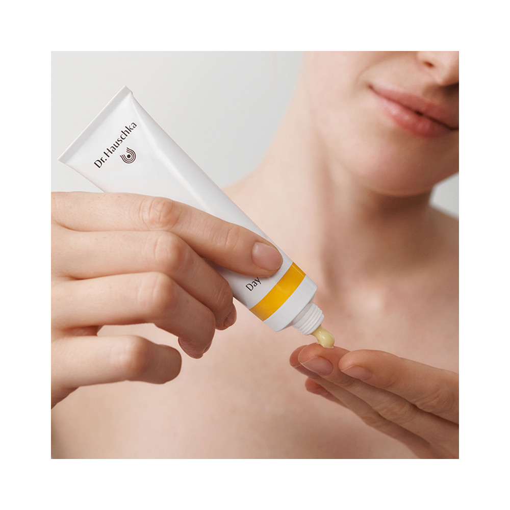 Comprar CREMA DE ALBARICOQUE 30ML DR. HAUSCHKA online - Coliseum