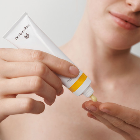 Comprar CREMA DE ALBARICOQUE 30ML DR. HAUSCHKA online - Coliseum