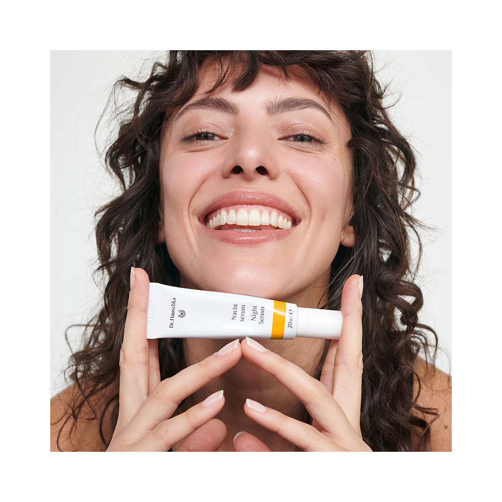 Comprar online SERUM DE NOCHE 20 ML DR HAUSCHKA - Farmacia Coliseum