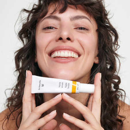 Comprar online SERUM DE NOCHE 20 ML DR HAUSCHKA - Farmacia Coliseum